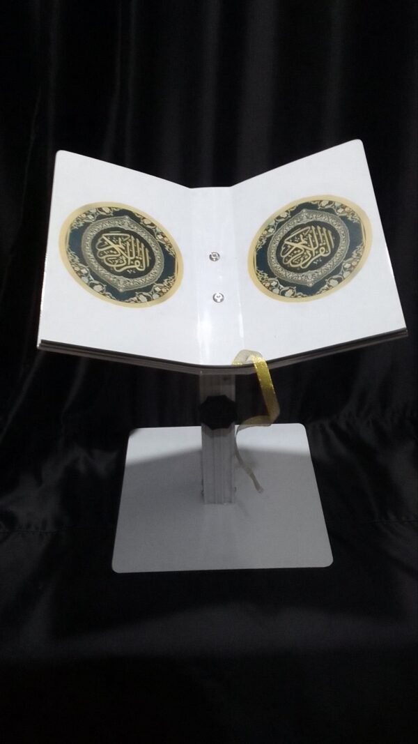 QURAN KAREEM AND BOOKS READ STAND